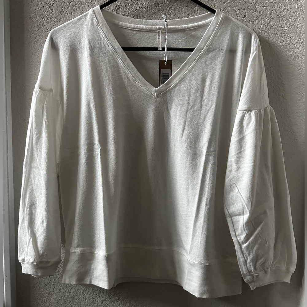 NWT Hello Nite! V Neck Top in White Sand-Small